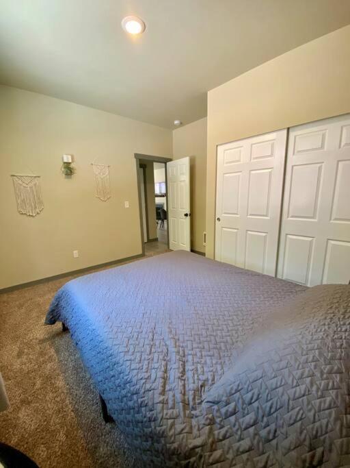 New Modern Cabin! 5Mi To Mt Rainier National Park! Hot Tub & Wifi Ashford Exterior photo