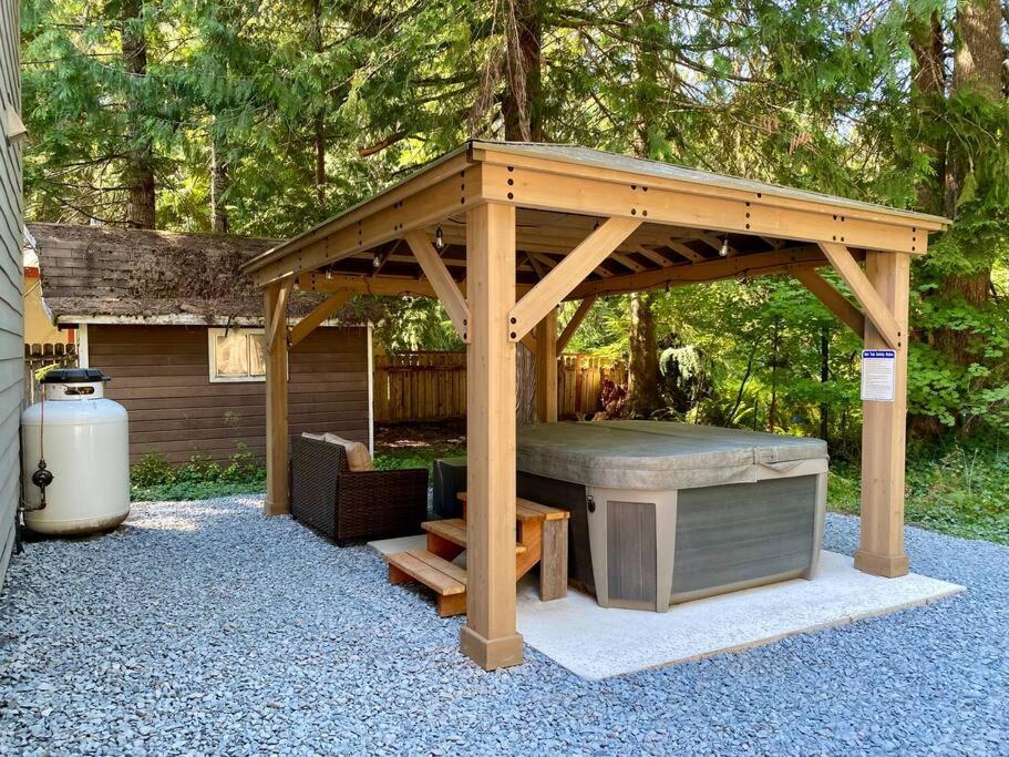 New Modern Cabin! 5Mi To Mt Rainier National Park! Hot Tub & Wifi Ashford Exterior photo