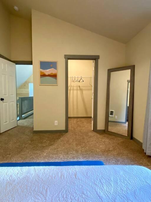 New Modern Cabin! 5Mi To Mt Rainier National Park! Hot Tub & Wifi Ashford Exterior photo