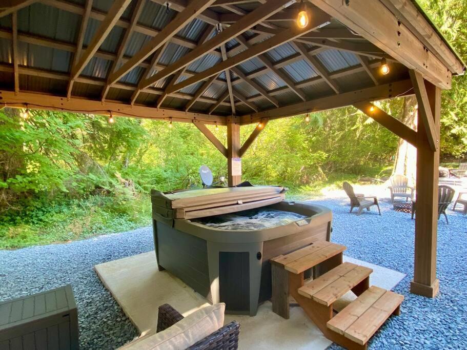 New Modern Cabin! 5Mi To Mt Rainier National Park! Hot Tub & Wifi Ashford Exterior photo